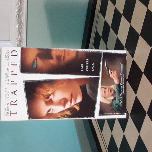 6/$15 Trapped is a 2002 crime thriller vhr tape - Picture 2 of 4
